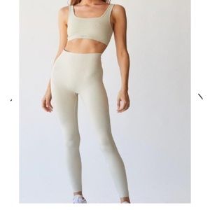 Set Active Oatmilk Set (leggings and bra)